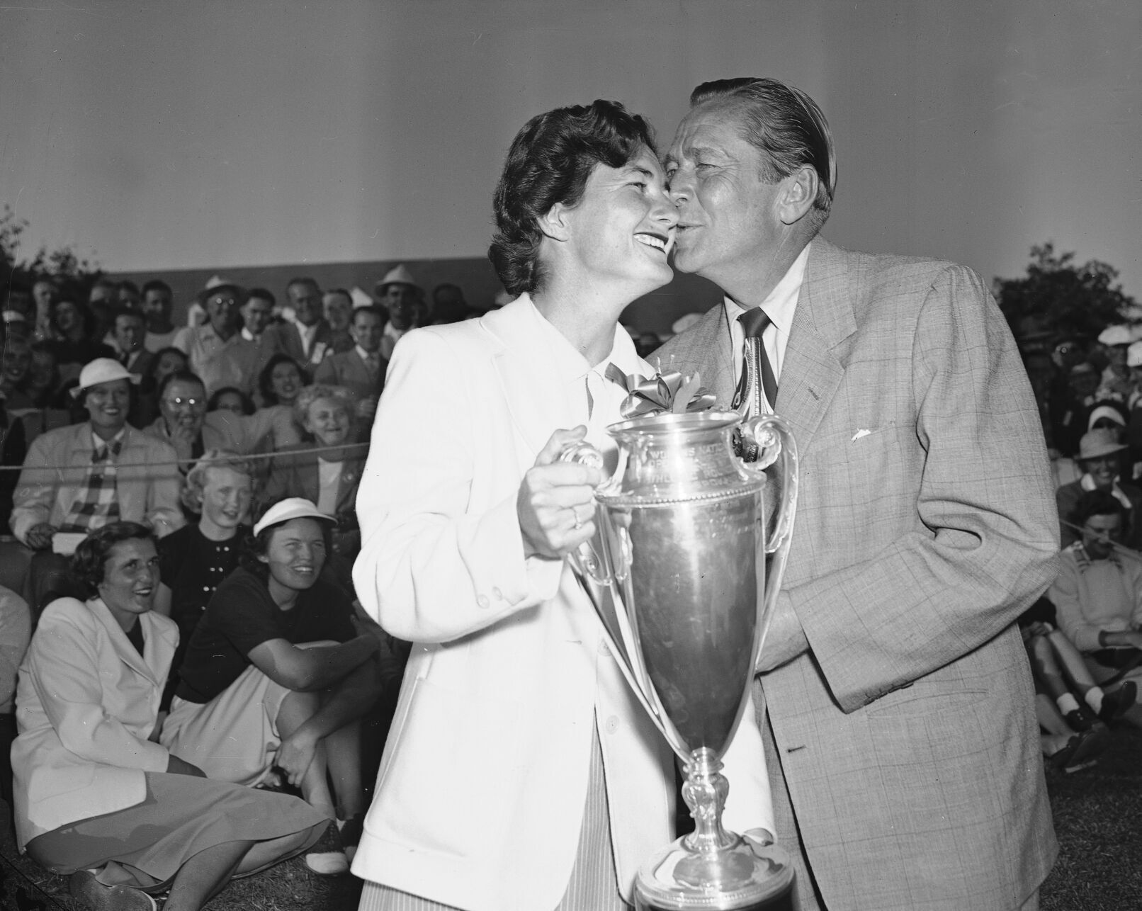 1949: Louise Suggs wins U.S. Women’s Open by 14 strokes